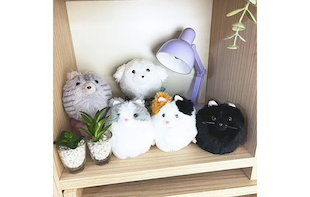 コロンと転がしても起き上がる可愛い子たち。ふわふわ「ぬいコロン」にワンにゃんが仲間入り！