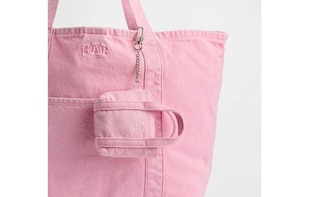 つけるだけでこなれる。GAPデザインのキーホルダーが勢ぞろい