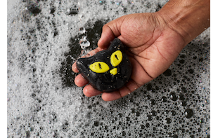 新登場！ハロウィンコレクションで、“ちょっと不気味で、気分がうっとり解きほぐされるバスタイム”を。