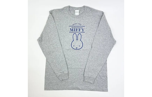 ミッフィーのロンTでかわいいをプラス。シンプルで万人にフィットするデザインです。家族やお友達とお揃いにしてもかわいいかも。