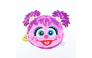 セサミストリートのアビー特集。派手可愛いぬいぐるみやポーチはゲット必須！