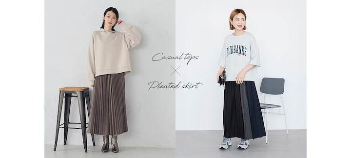 ラフなトップス×プリーツスカートの大人カジュアルも人気