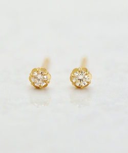 [ セカンドピアス] K18フィオレットセッティングダイヤモンドピアス0. 1ct