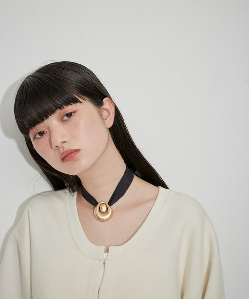 Petal ball ribbon choker