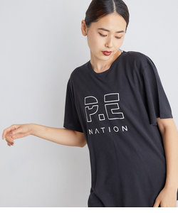 【P.E NATION】ロゴプリントTシャツ HEADS UP TEE