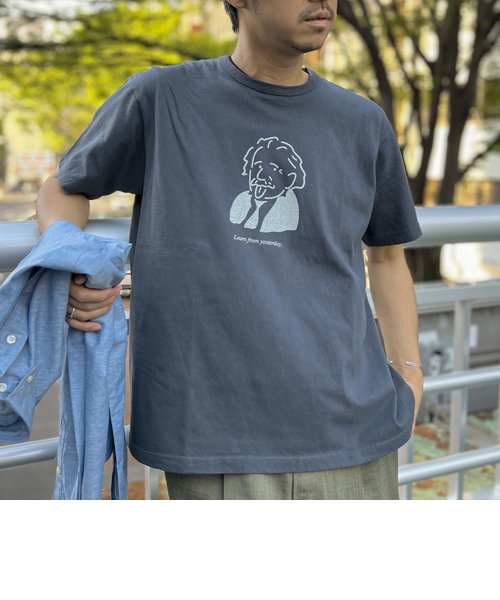 【BARNS OUTFITTERS/バーンズアウトフィッターズ】別注 TUBE Tシャツ learn from yesterday
