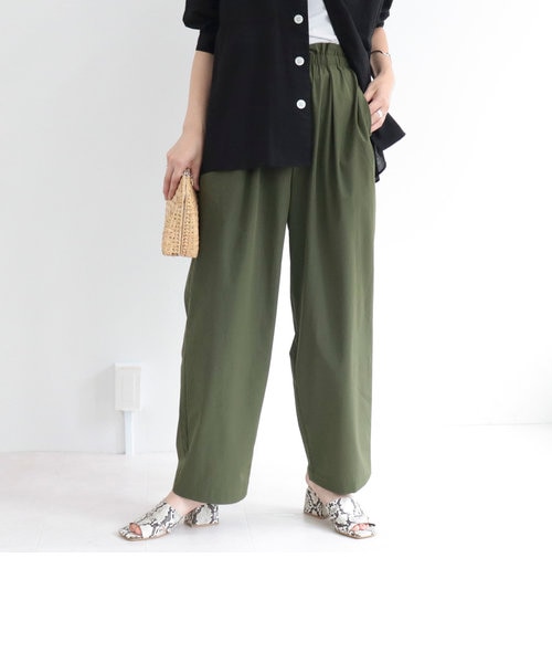 カーキパンツを大人に着こなす 季節別おすすめコーデ10選 Mall