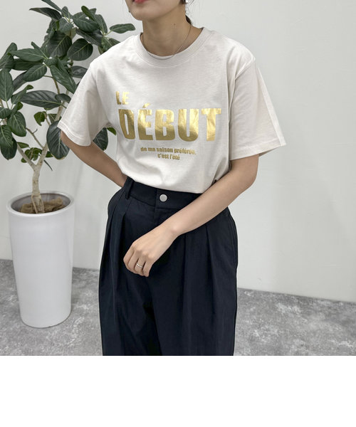 ”DEBUT”プリントTシャツ