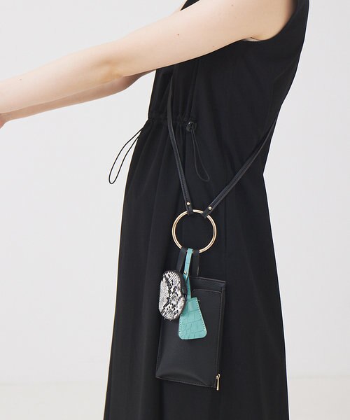 【mieux un】スマホポーチコインケース付き3連ショルダーバッグ