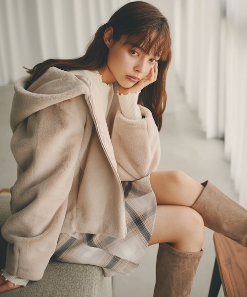 JILL by JILL STUART グロッシーフェイクファーフーディー