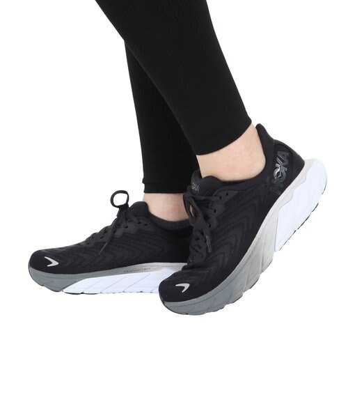 ホカ（HOKA）ランニングシューズ アラヒ6 ブラック 1123197-BWHT スニーカー ジョギング トレーニング 軽量 安定性