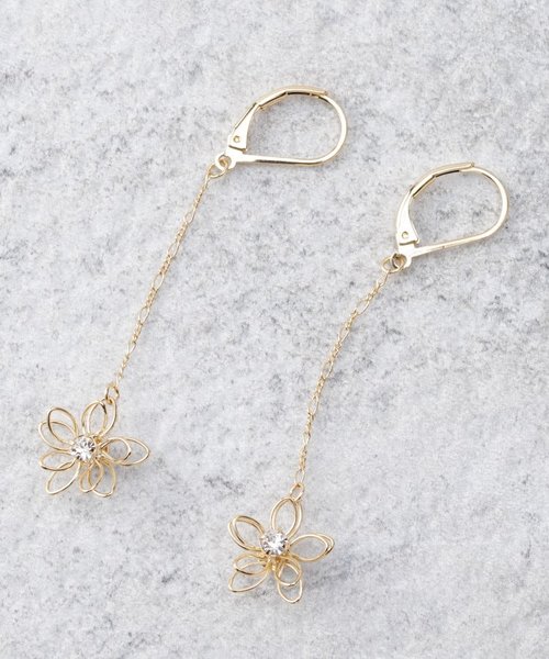 揺れるチェーン×お花ピアス