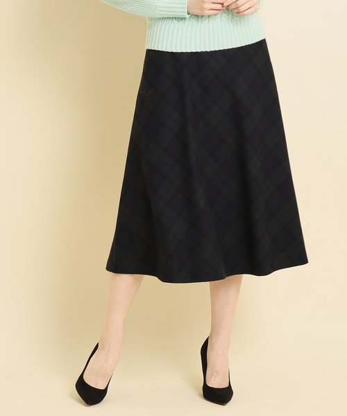【チェック柄スカート】しなやかなシルエットが綺麗なチェック柄フレアスカート