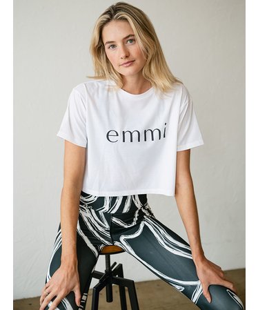 emmi yoga】emmiロゴTシャツ | emmi（エミ）の通販 - &mall