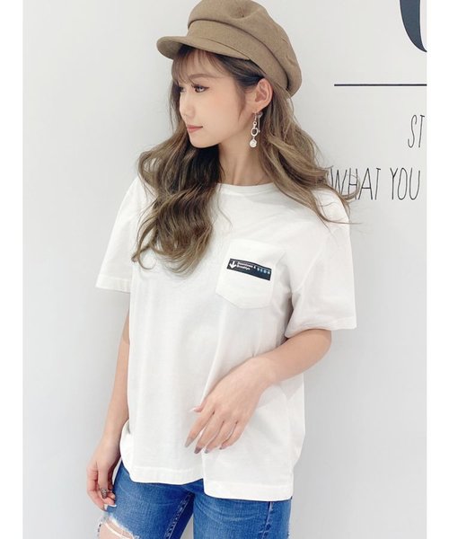 DOWN TOWN BUNNY Tシャツ