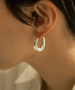 SMELLY so’　curve earring