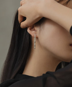 SMELLY so’　long bar earring