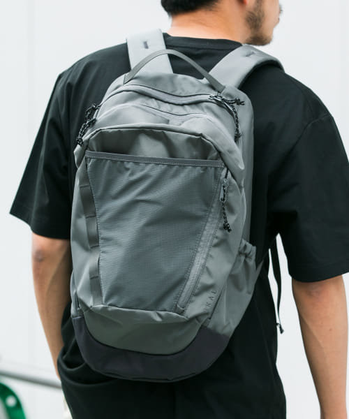 TRAVELER DAY PACK