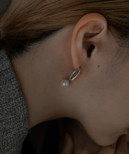 SMELLY so’　pearl drop pierce