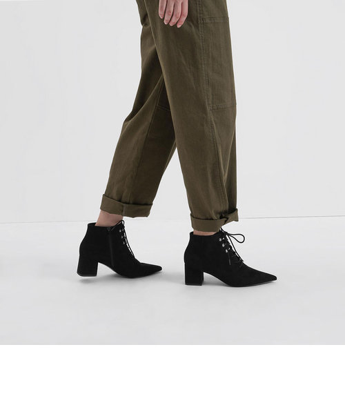 テクスチャードポインテッドトゥ レースアップヒールアンクルブーツ / Textured Pointed Toe Lace-Up Heeled Ankle Boots