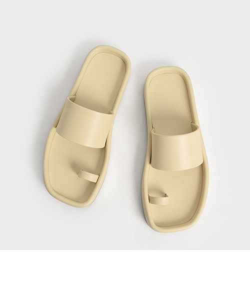 リルー トゥリングフラットサンダル / Lilou Toe-Ring Flat Sandals