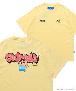 【SEQUENZ】CS×SQNZ GRAFFITI S/S TEE / クレヨンしんちゃん 半袖Tシャツ クルーネック ワンポイント バックプリント 刺繍