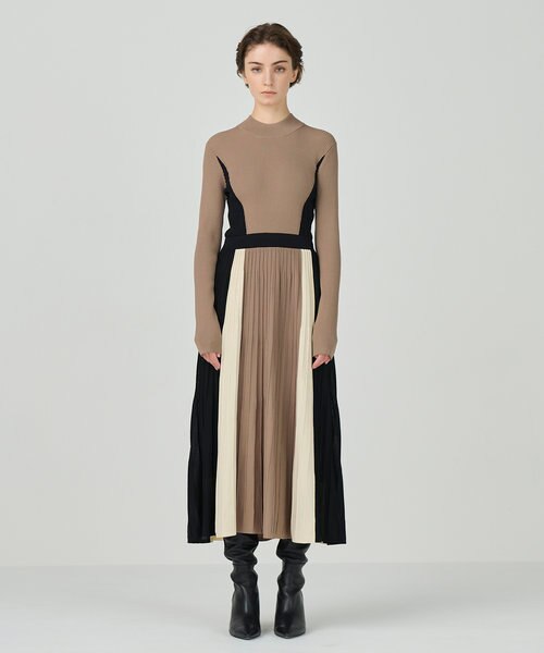 グレースコンチネンタル フラワープリーツニットワンピース 赤