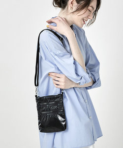 3 ZIP CROSSBODY ブラックシャイン