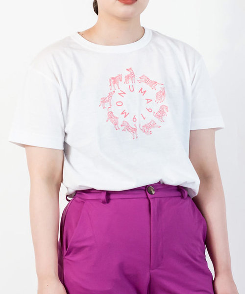 うまくいく紋・MONUMAロゴTシャツ＜ユニセックス＞/ホワイト×ピンクプリント