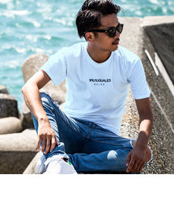 1PIU1UGUALE3 RELAX(ウノピゥウノウグァーレトレ) フロントロゴプリントTシャツ