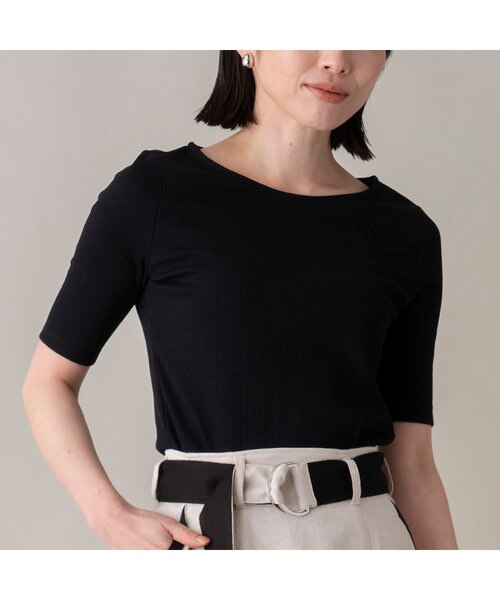 きれいめにもカジュアルにも決まる 今どき黒tシャツコーデ Mall