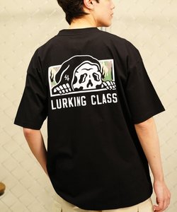 【ムラサキスポーツ限定】LURKING CLASS(ラーキングクラス)半袖Tシャツ/バックプリント/カモ柄/ST24STM14/2024モデル/ユニセックス/メンズ/レディース/ムラサキスポーツ