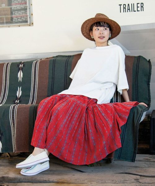 【チャイハネ】ネイティブ柄刺繍ロングスカート