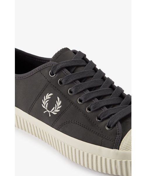 Hughes Low Nubuck - B6331 | FRED PERRY（フレッドペリー）の通販 - &mall