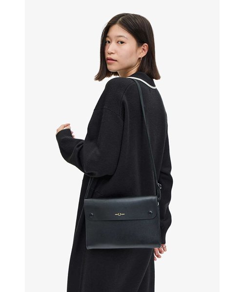 Burnished Leather Sacoche Bag - L4330 | FRED PERRY（フレッドペリー ...