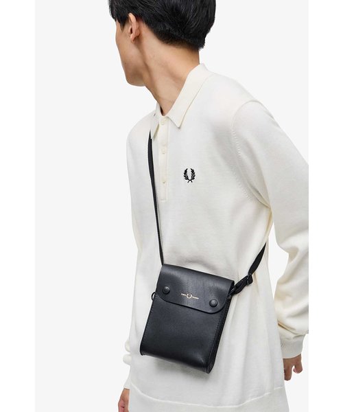 Fred Perry Burnished Leather Pouch Bag - ショルダーバッグ