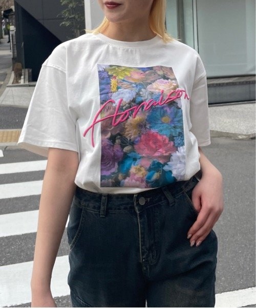 フラワーグラフィックプリントTシャツ