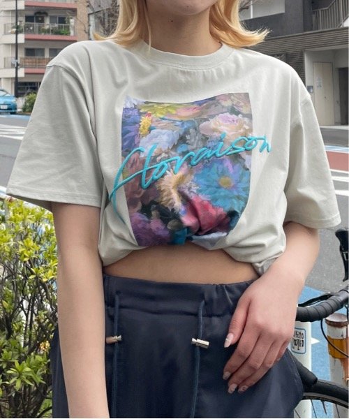 フラワーグラフィックプリントTシャツ