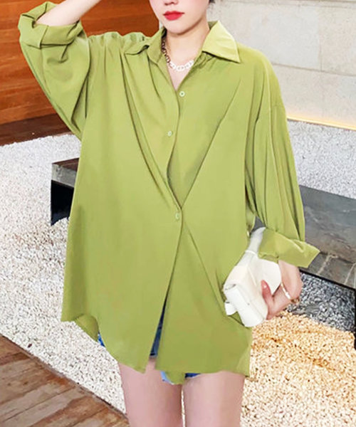 オーバーサイズアシンメトリーシャツ 韓国ファッション 10代 20代 30代 大きめ 首周りスッキリ 開放的 おしゃれ くすみカラー 可愛い