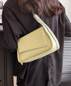 アシンメトリーショルダーバッグ 韓国ファッション 10代 20代 30代 大容量 シンプル 大人可愛い アシンメトリー 四角 きれいめ プレゼント