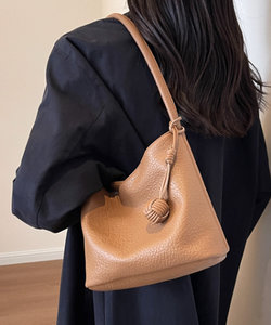 フェイクレザーショルダーバッグ レディース 10代 20代 30代 韓国ファッション カジュアル シンプル 鞄 可愛い バック お出掛け 通勤 黒 白