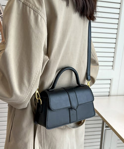 ミニマルスクエアショルダーバッグ レディース 10代 20代 30代 韓国ファッション 春 夏 秋 冬 カジュアル 可愛い バック 肩掛け 鞄