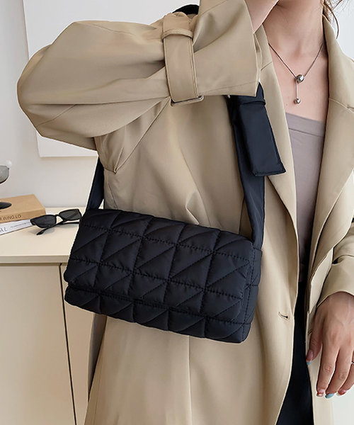 キルティングミニスクエアバッグ レディース 10代 20代 30代 韓国ファッション カジュアル シンプル 鞄 可愛い バック 黒 白 ショルダー