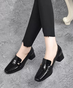エナメル風パンプス レディース 10代 20代 30代 韓国ファッション カジュアル 靴 可愛い シンプル 大人 黒 歩きやすい 通勤