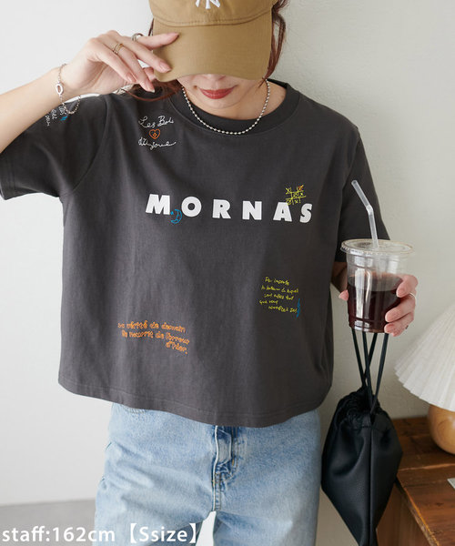 【ユニセックス】総柄刺繍ロゴTシャツ