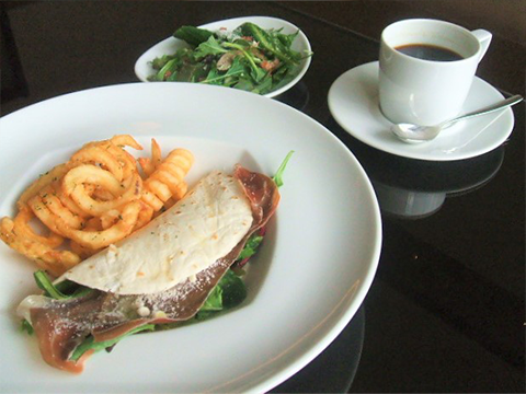 Cafe & Bar LOUNGE Breathe