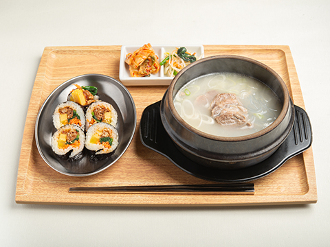 雪龍湯和紫菜包飯和五花肉蔬菜