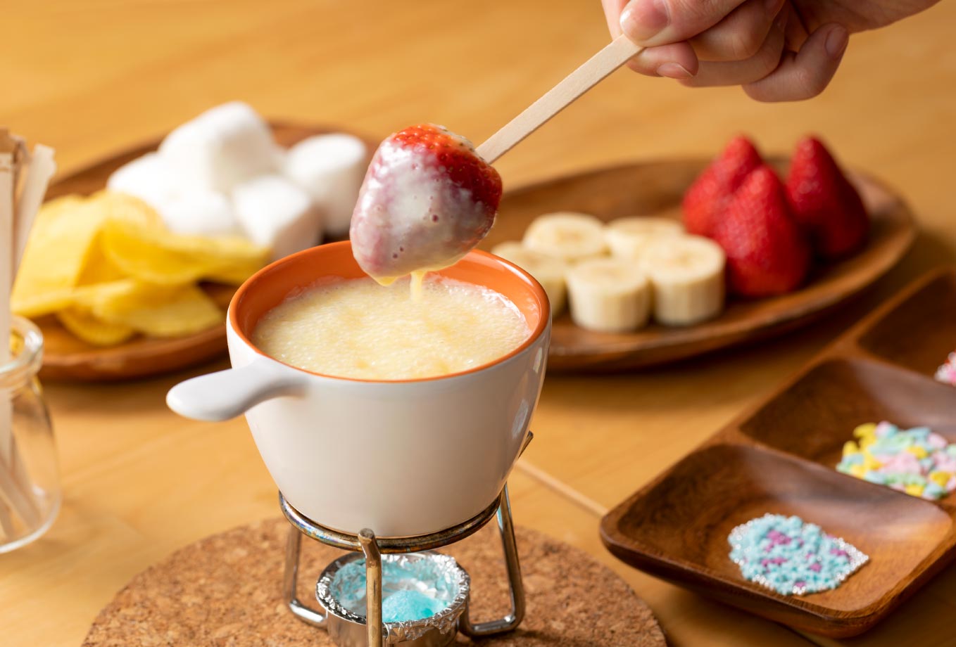 できたてが美味しいアツアツデザート　ホワイトチョコフォンデュ