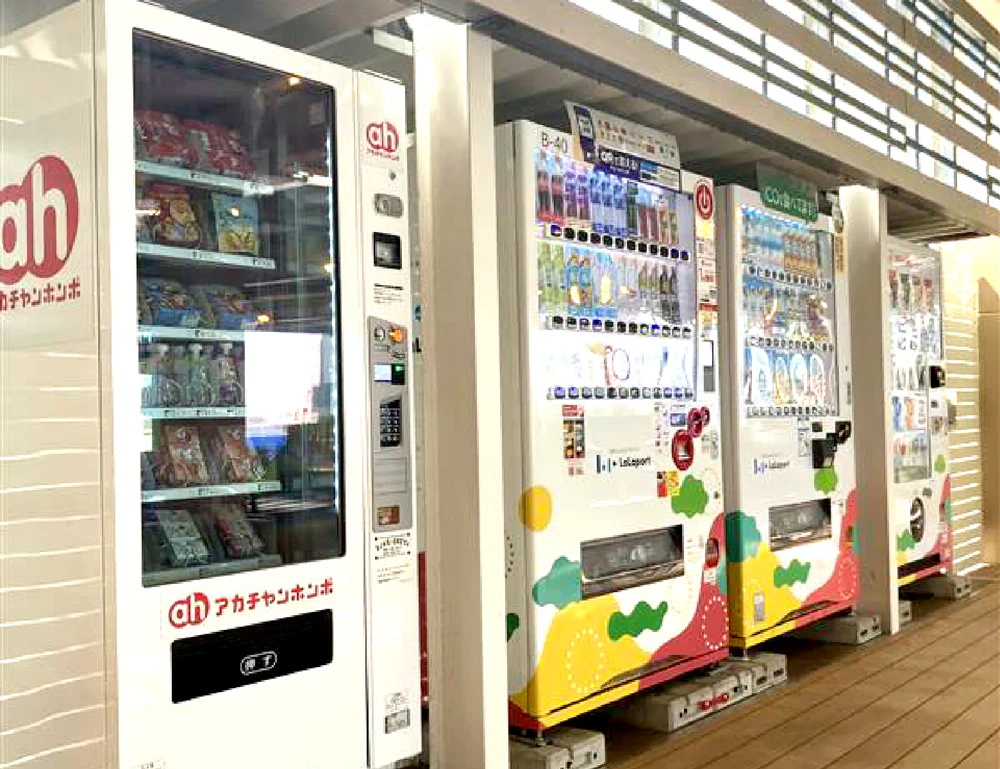 飲料やお菓子などを購入できる自販機