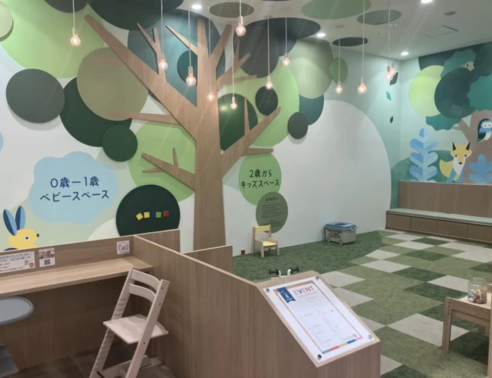 アカチャンホンポ店内のキッズスペース